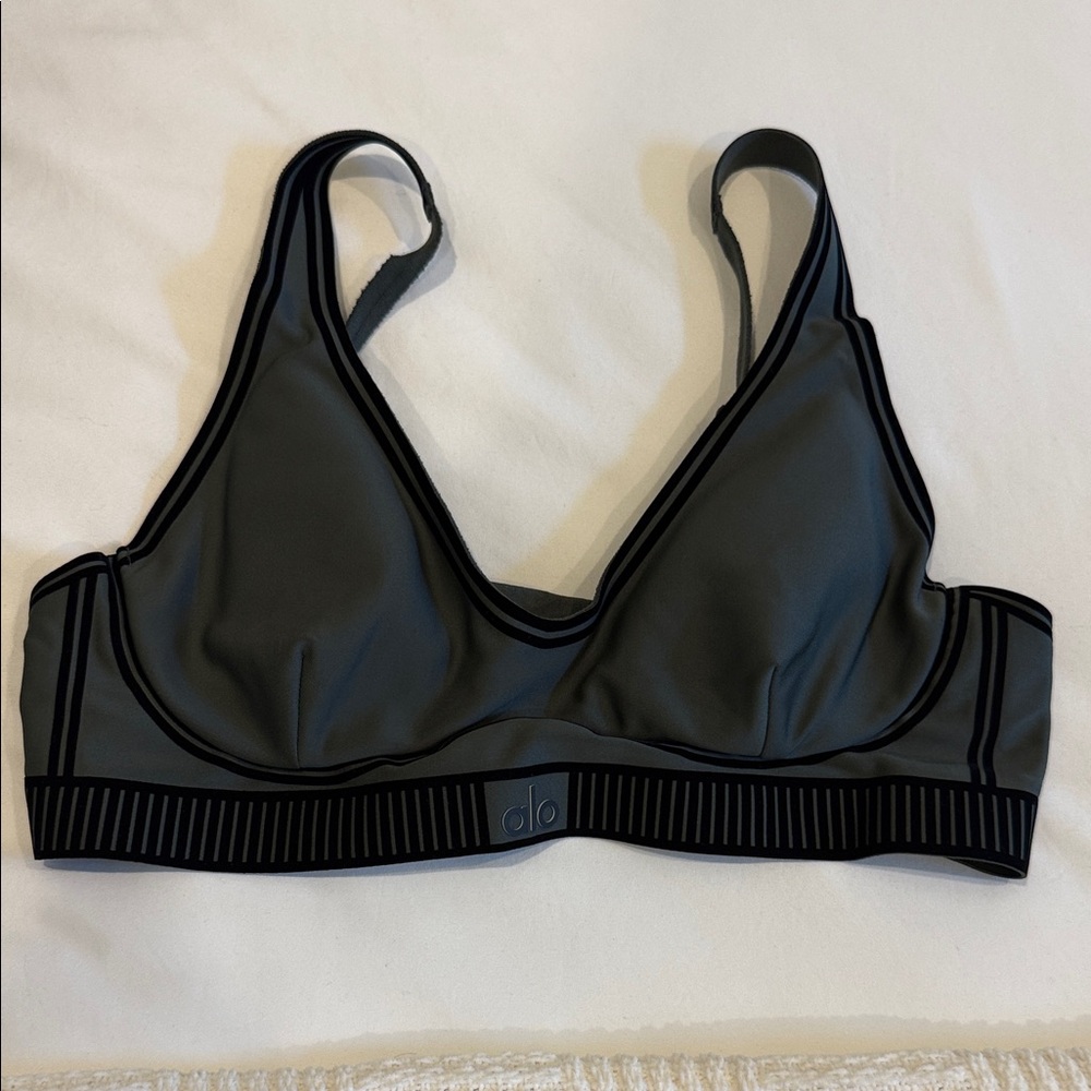 ALO Yoga Women's Charcoal Seamless Bralette with Black Trim